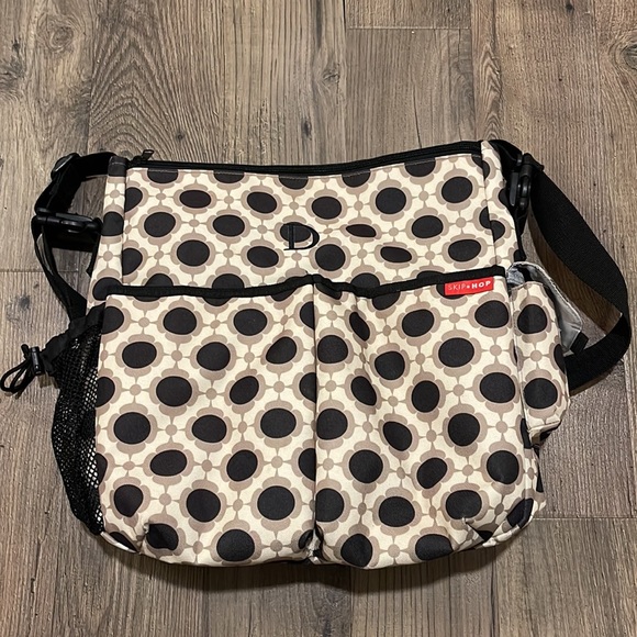 Like New Skip Hop Diaper Tote - Monogrammed “D” - Picture 2 of 5